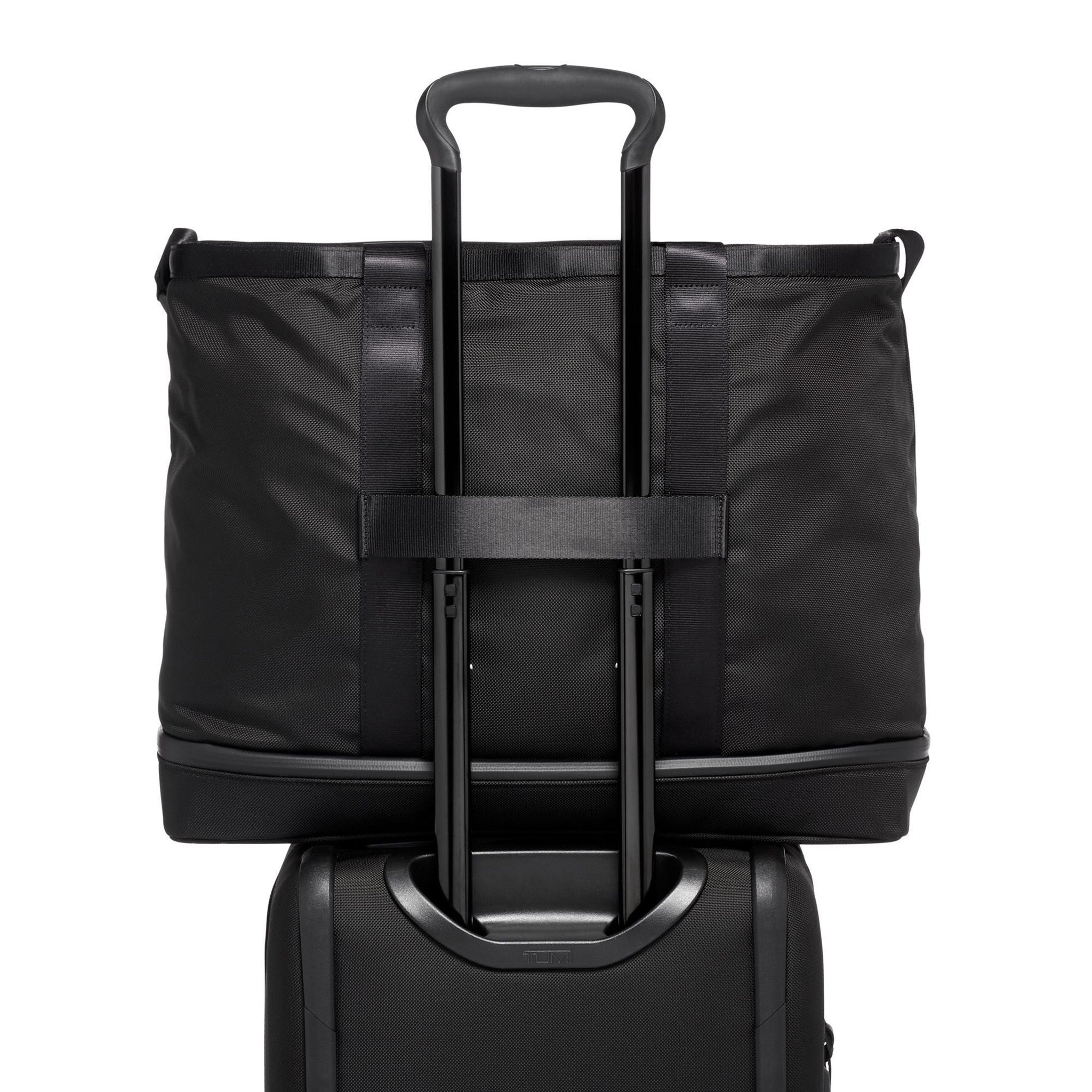 た*き様 TUMI 2203152D3 Carryall Tote 正規品 Carryall Tote | Tumi US